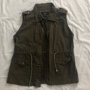Utility vest (olive green)